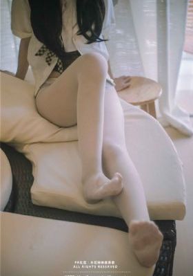 老头边吃奶边弄进去呻吟的视频